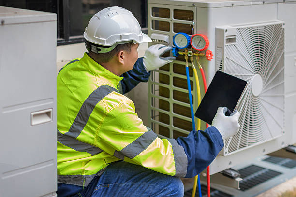 Professional Hvac technician working in Pineland, TX